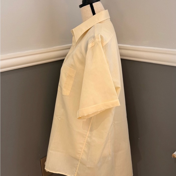 Vintage Christian Dior Chemises
Mens Shirt Yellow Size 17 Short Sleeve - Picture 2 of 8